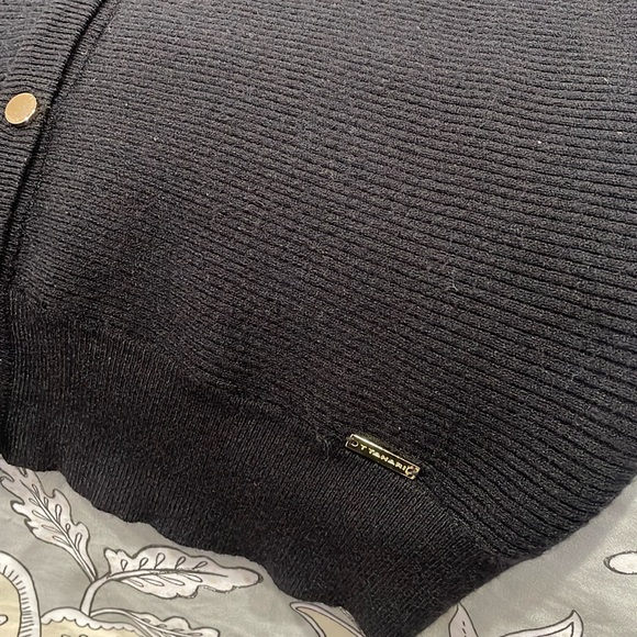 NWT Tahari Women’s Black Cardigan with Gold Buttons. Size medium - Picture 4 of 5
